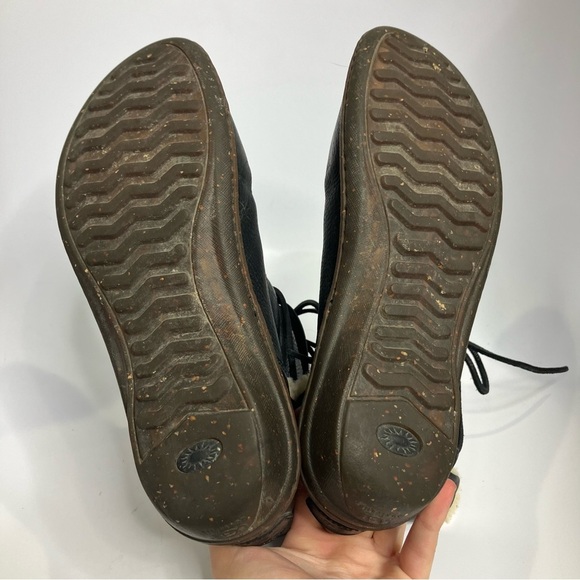 UGG caspia 1932 black leather boots Sherpa lined lace up women’s size 10 winter - Picture 6 of 9